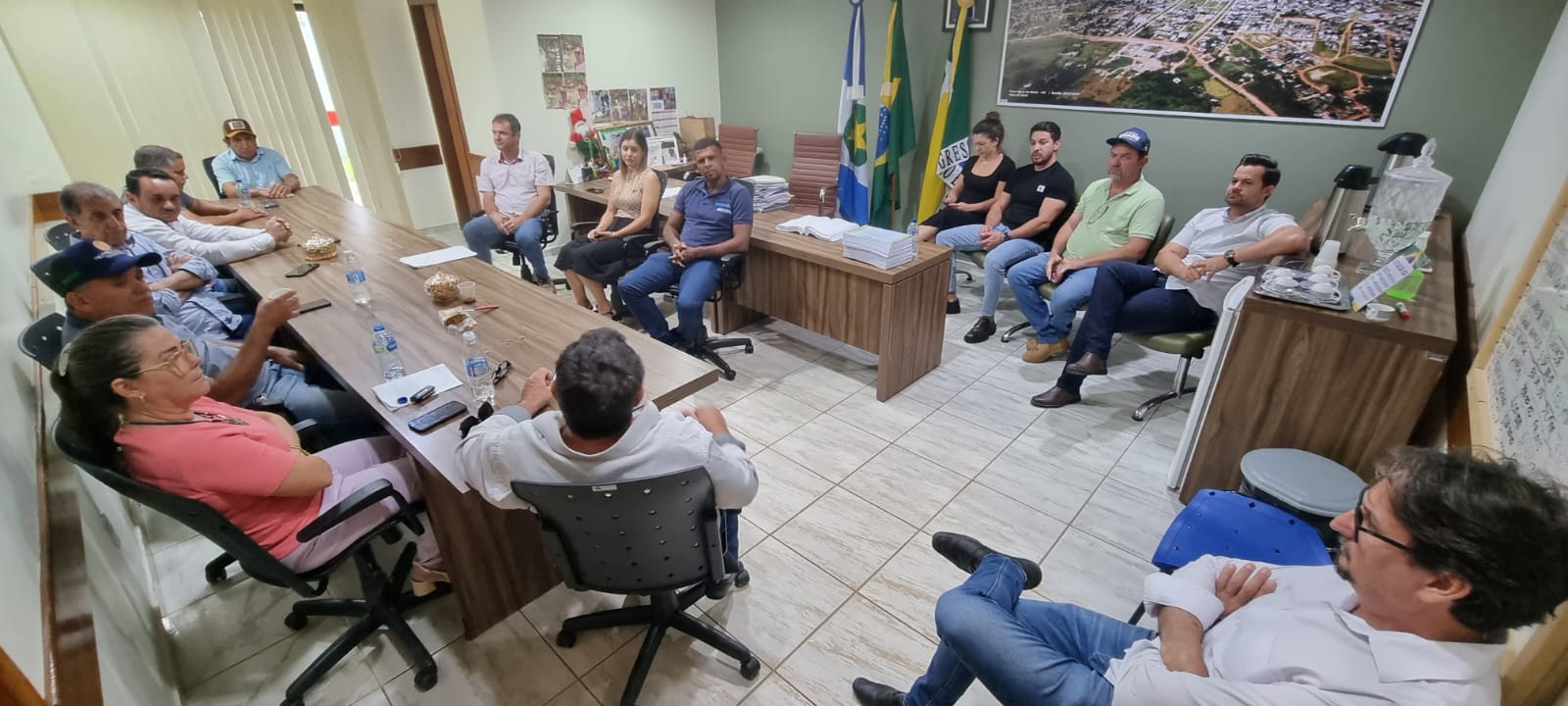 Vereadores realizam reunião com prefeito e vice-prefeito para debater assuntos de diversas áreas da gestão