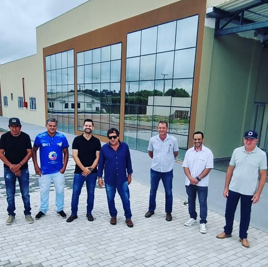 Presidente Ramiro e vereadores Tedi da Escolinha, Oli da Bonfim e Luizinho participam de reunião para confirmação do recurso de R$ 5 milhões