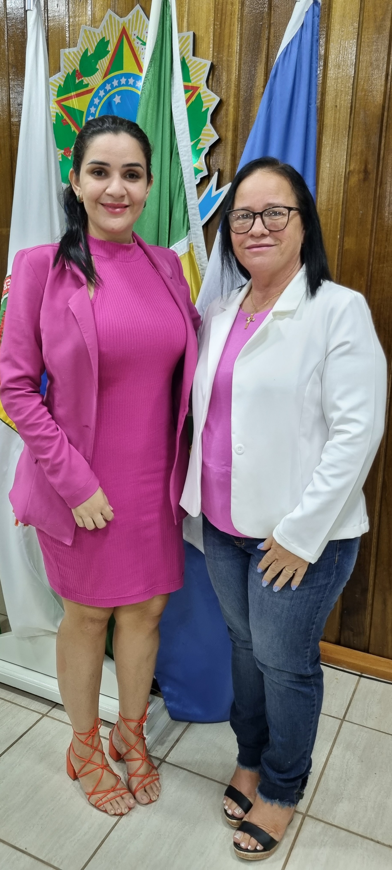 Vereadoras Cleusa Zaleski e Thamara Reis incentivam mulheres a buscar ajuda durante a  campanha Outubro Rosa de combate ao câncer de mama