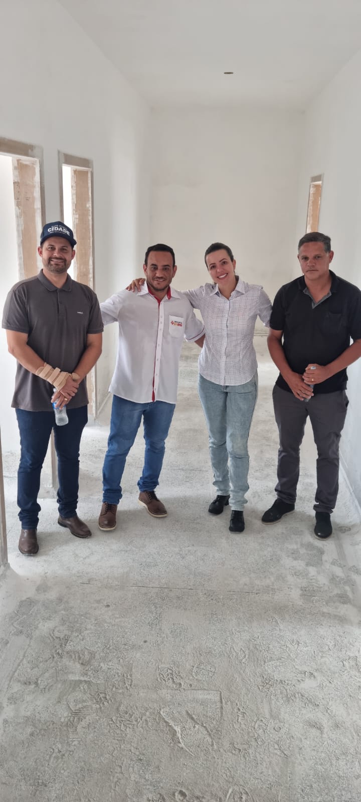 Presidente da Câmara Ramiro e vereador Tedi recepcionam Flavinha, assessora direta do Ministro da Agricultura Carlos Fávaro.