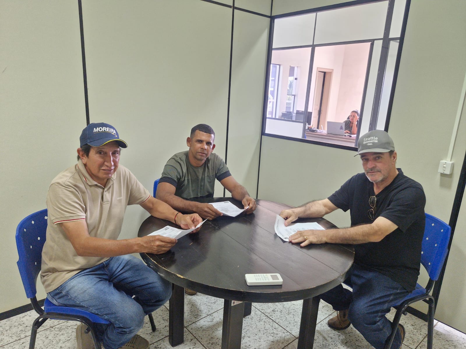 Vereadores se reúnem para análise dos projetos que estarão na pauta da Câmara de Terra Nova do Norte, Reginaldo da Uru, Luizinho Batista e Dudu participaram do encontro